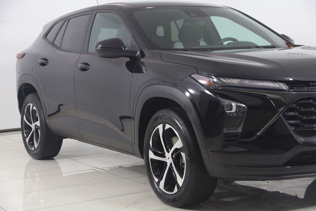 Used 2024 Chevrolet Trax RS FWD image 33