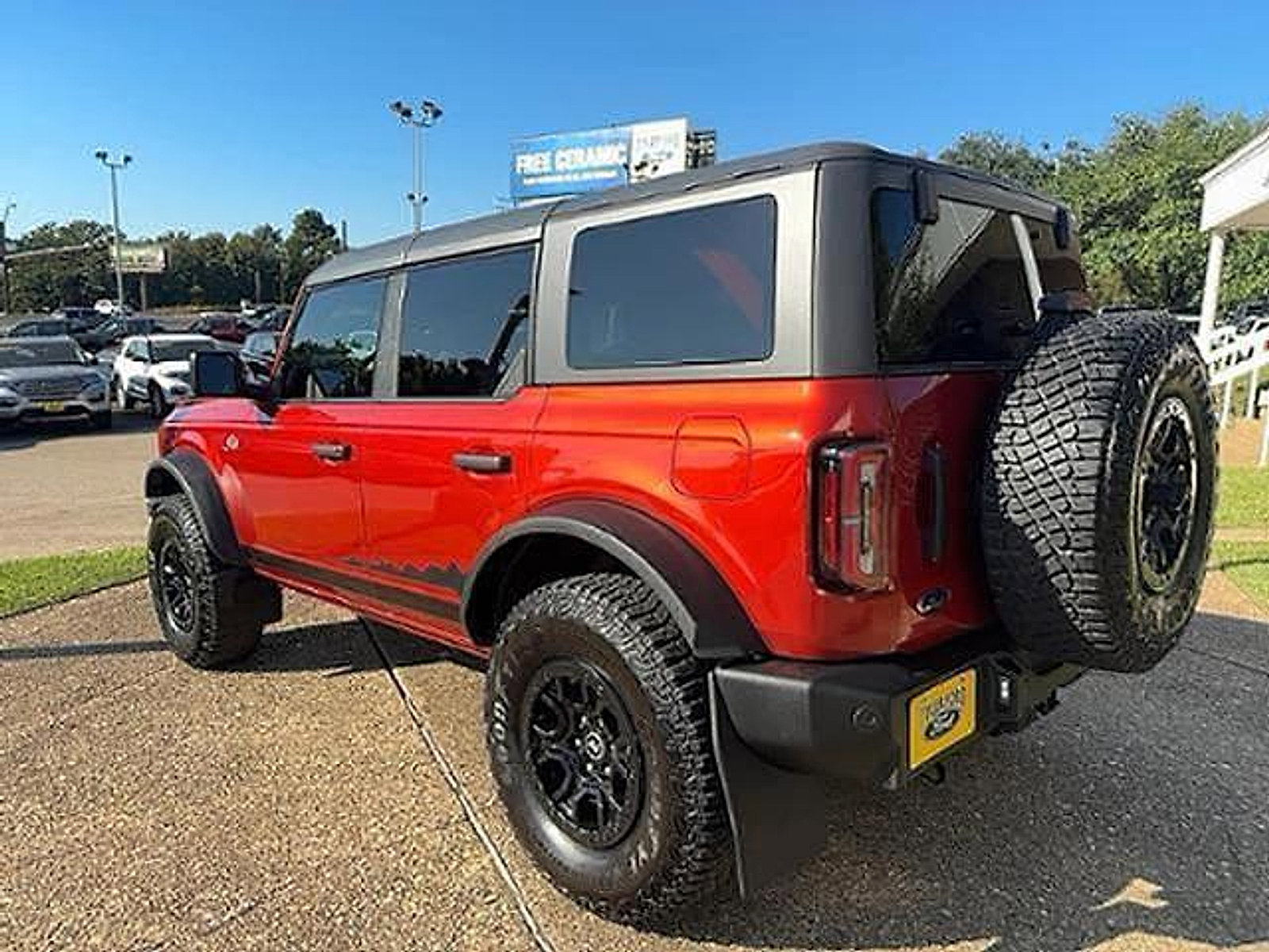 Used 2023 Ford Bronco Wildtrak image 8