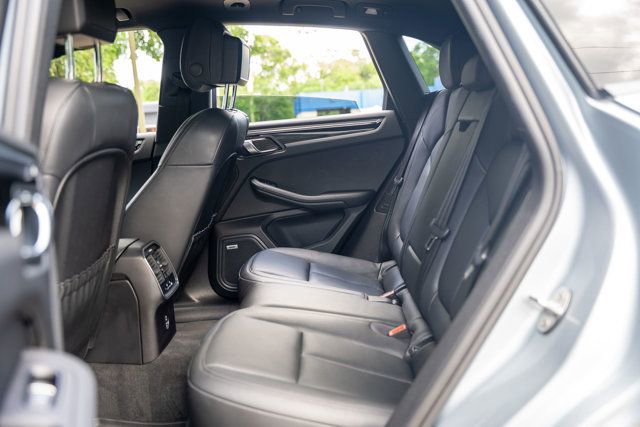 Used 2020 Porsche Macan AWD/4WD image 48