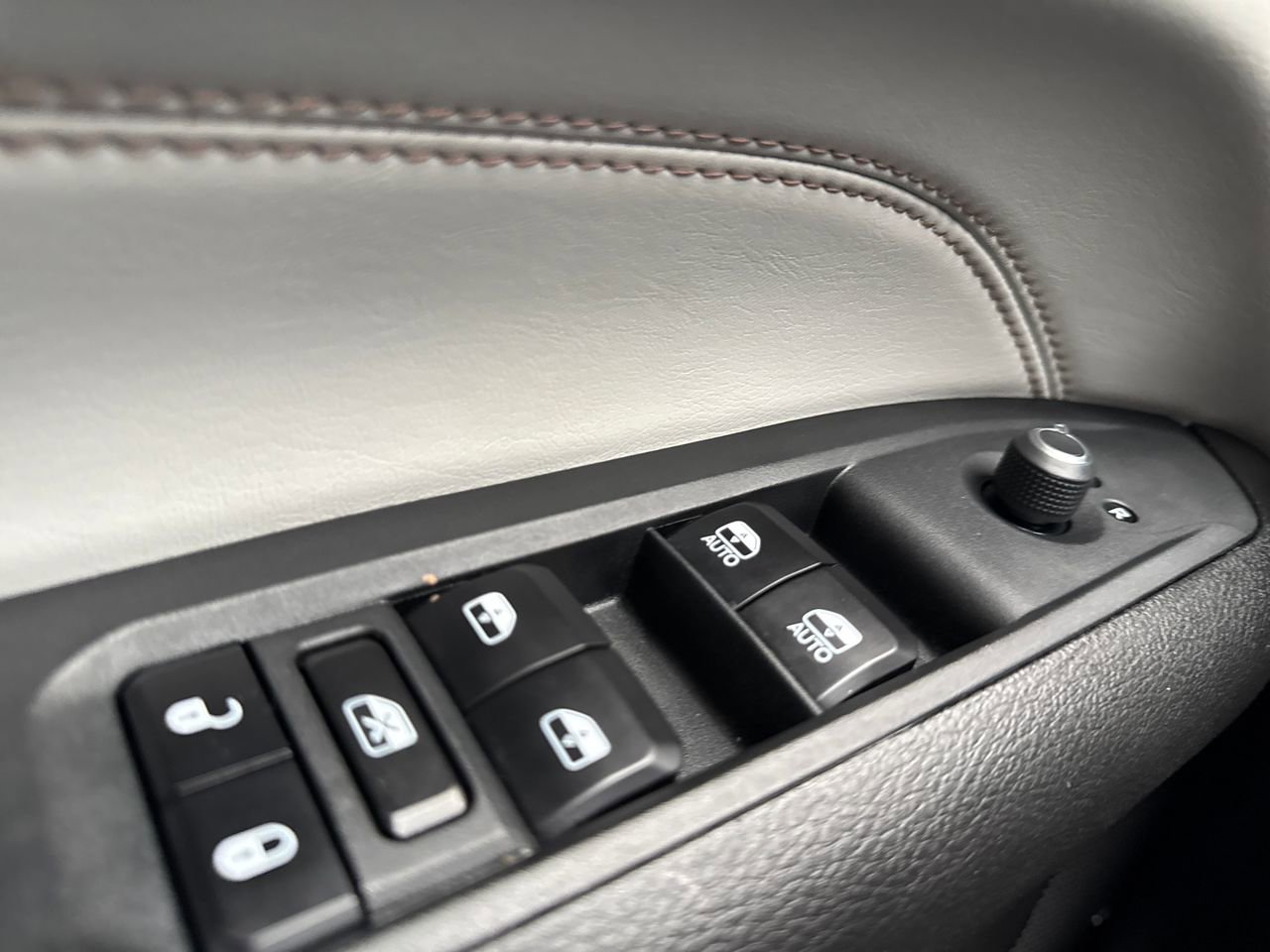 Used 2024 Jeep Compass Limited image 30