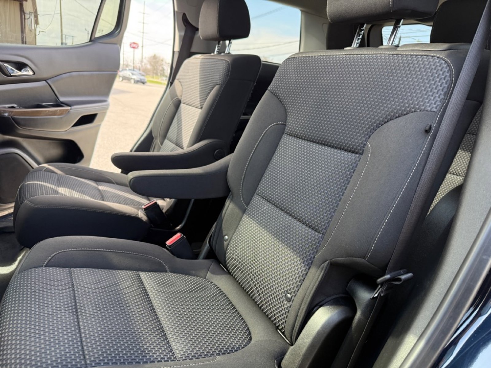 Used 2021 GMC Acadia SLE w/ GMC Pro Grade Package image 18