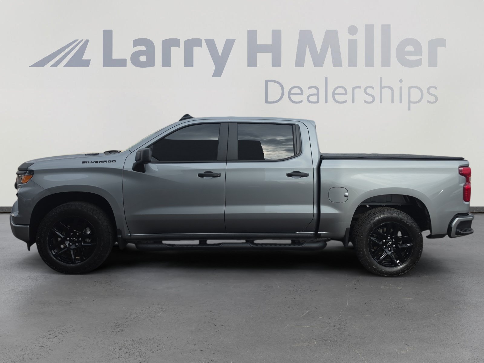 Used 2026 Chevrolet Silverado 1500 Custom w/ Turbomax Blackout Package RWD image 2