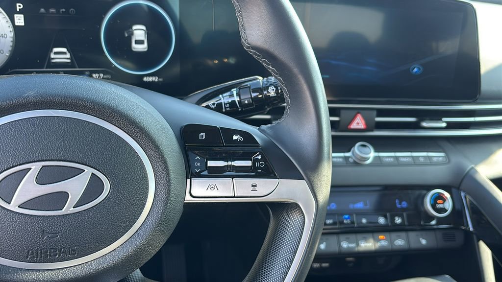 Used 2025 Hyundai Elantra SEL image 18