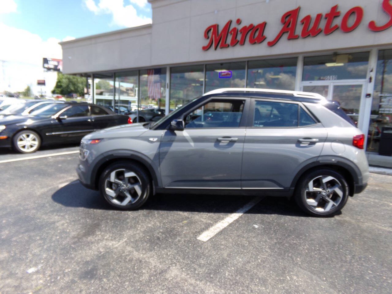 Used 2023 Hyundai Venue Limited FWD image 48