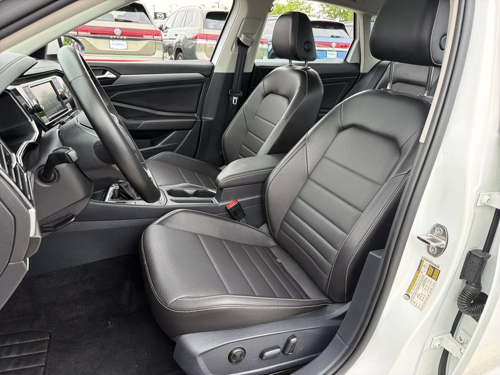 Certified 2023 Volkswagen Jetta SE w/ Panoramic Sunroof Package FWD image 7