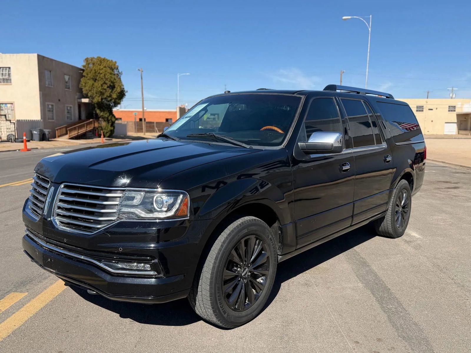 Used 2017 Lincoln Navigator L Select image 6