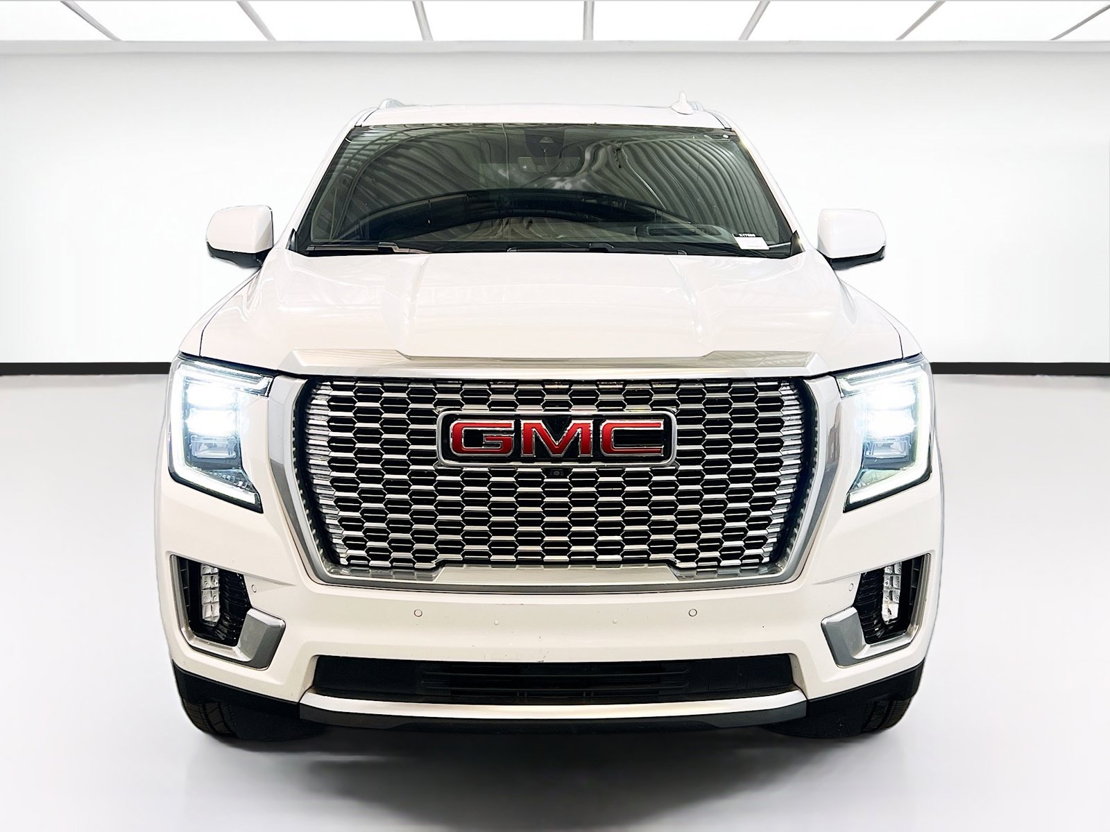 Used 2022 GMC Yukon XL Denali w/ Denali Premium Package AWD/4WD image 2