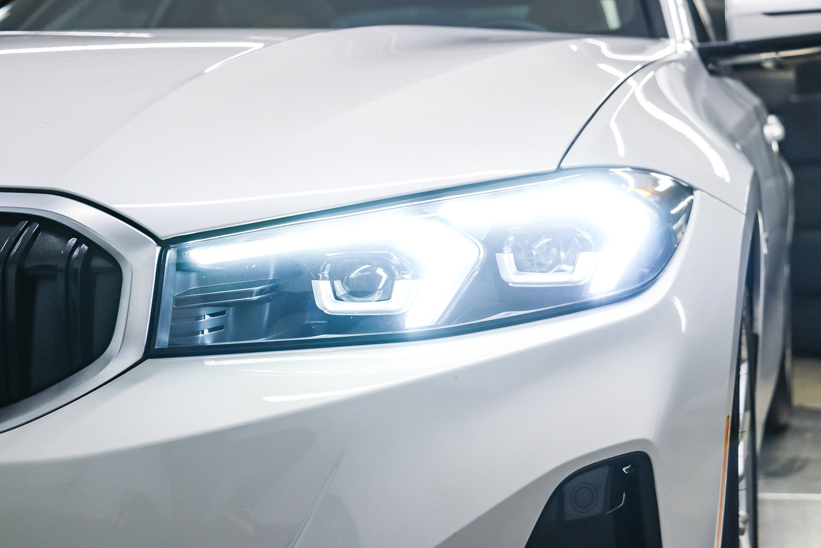 Used 2023 BMW 330e w/ Premium Package RWD image 9