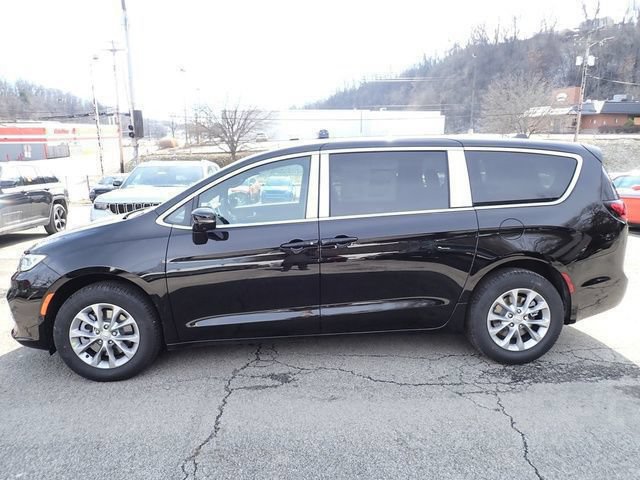 New 2026 Chrysler Pacifica Select AWD/4WD image 2