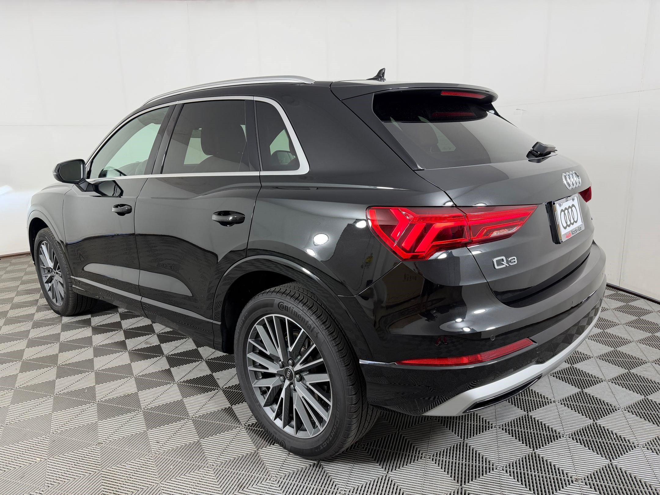 Used 2022 Audi Q3 2.0T Premium AWD/4WD image 3