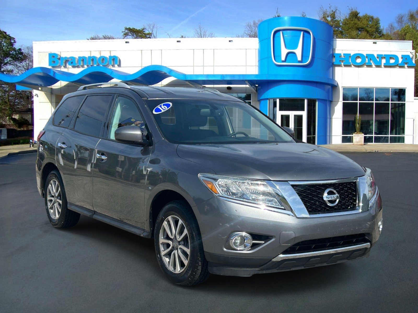 Used 2016 Nissan Pathfinder SV FWD video 1