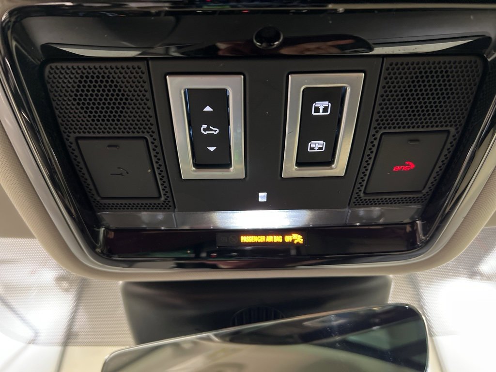 Used 2020 Land Rover Range Rover Velar S image 25