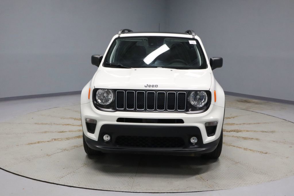 Used 2023 Jeep Renegade Latitude w/ Sun & Fun Group image 5