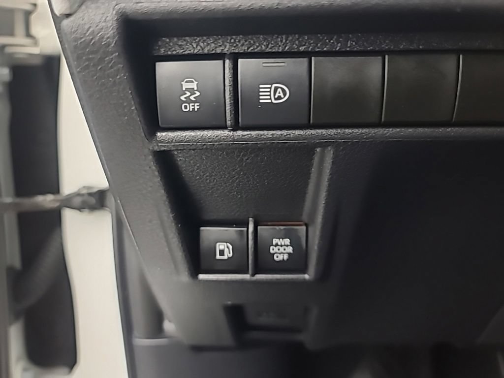 Used 2026 Toyota Sienna LE FWD image 26