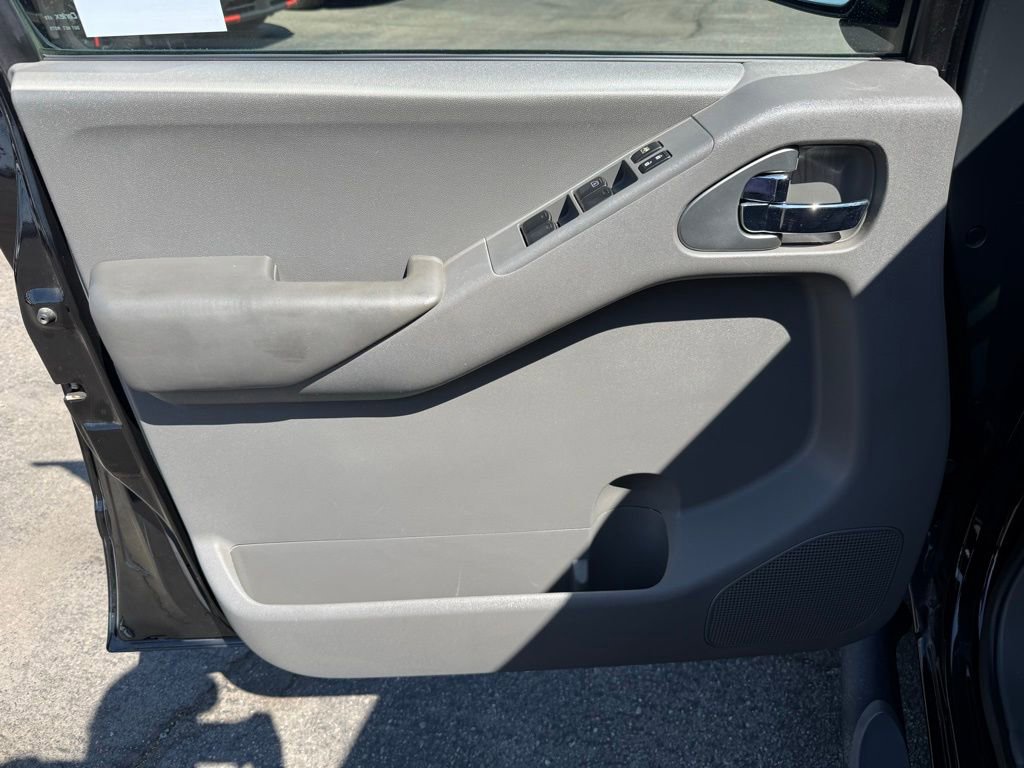 Used 2012 Nissan Frontier SV w/ Sport Appearance Pkg image 17