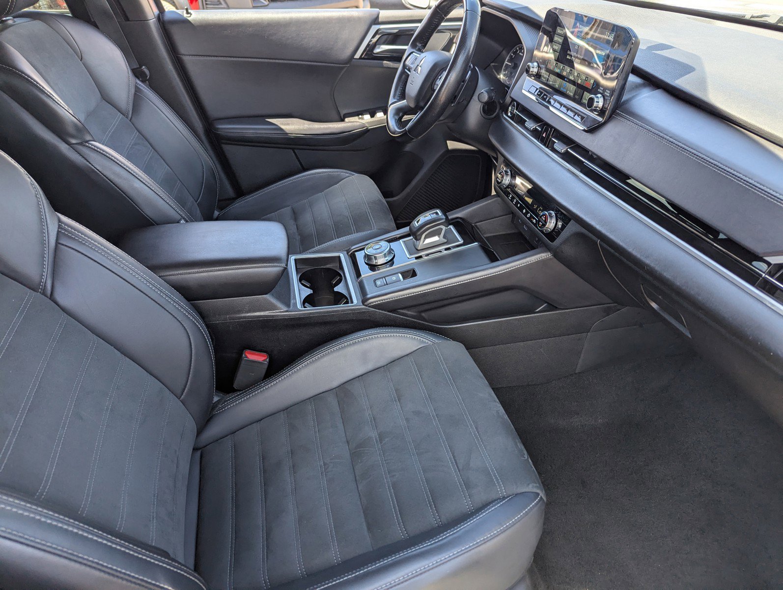 Used 2024 Mitsubishi Outlander SE AWD/4WD image 12