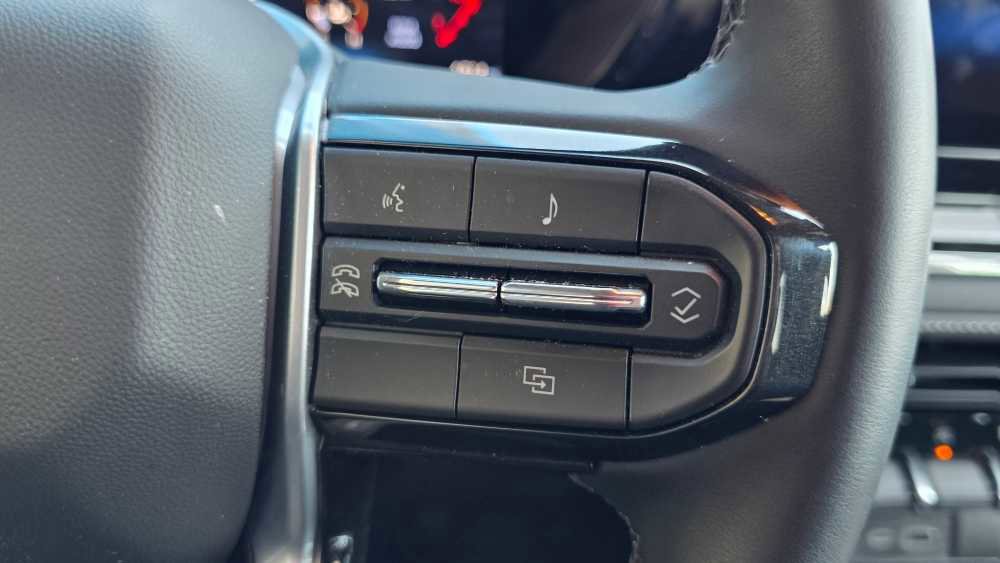 Used 2024 Chevrolet Colorado LT AWD/4WD image 12