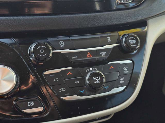 Used 2023 Chrysler Voyager LX FWD image 32