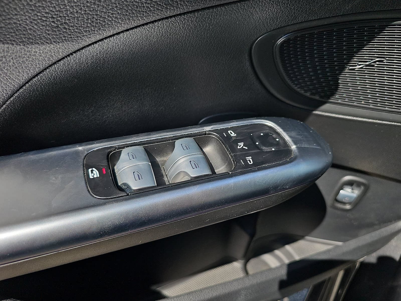 Used 2022 Mercedes-Benz C 300 Sedan w/ Exclusive Trim Package image 27
