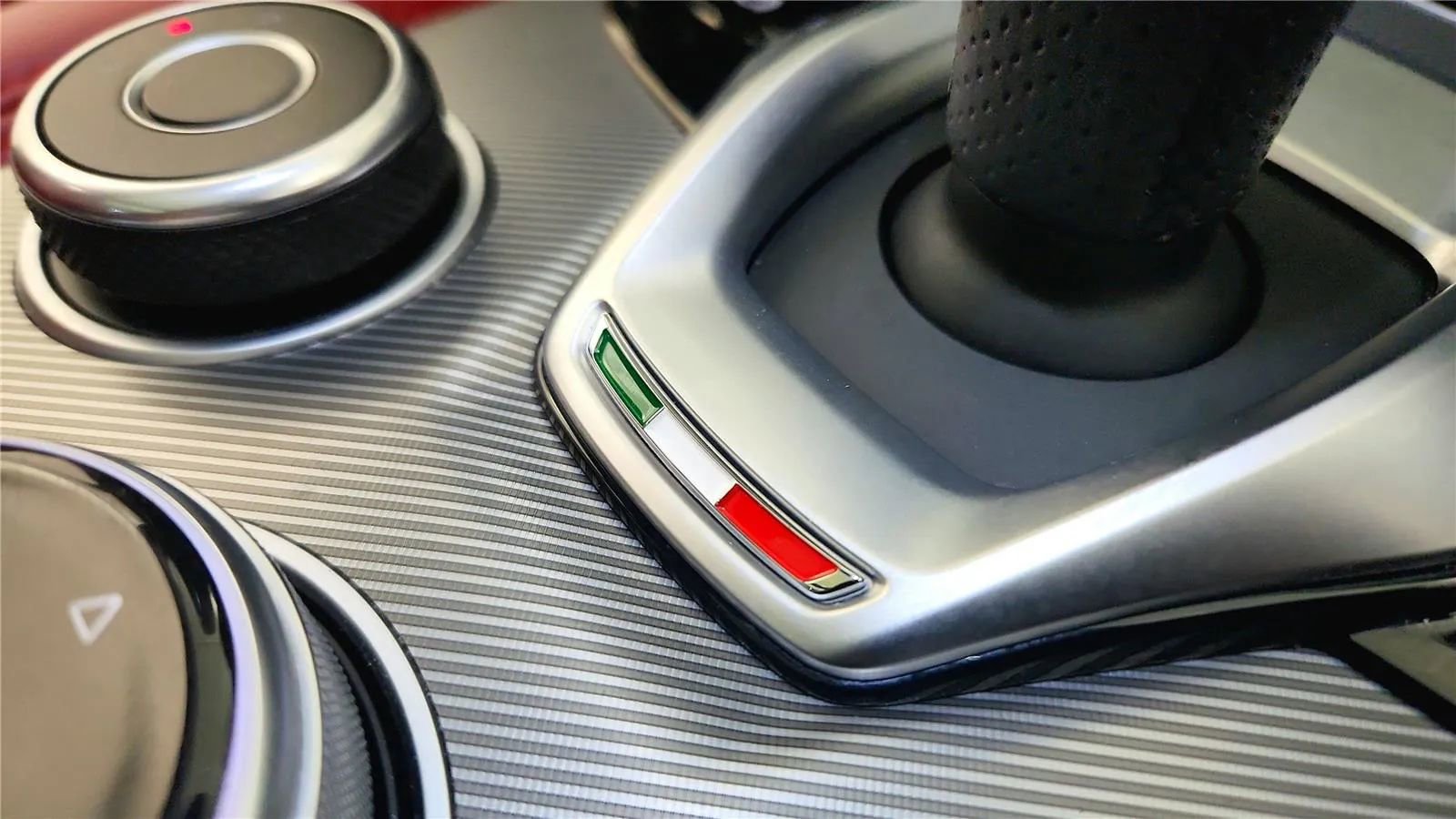 Used 2022 Alfa Romeo Stelvio Veloce AWD/4WD image 41