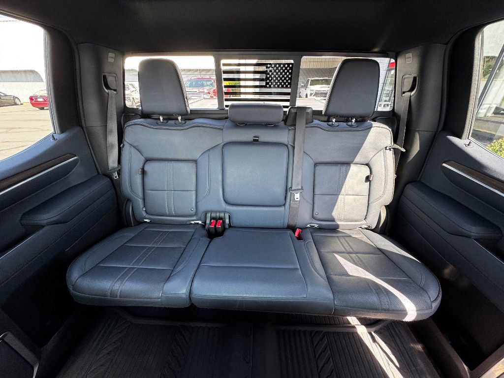 Used 2022 Chevrolet Silverado 1500 High Country w/ Technology Package image 4