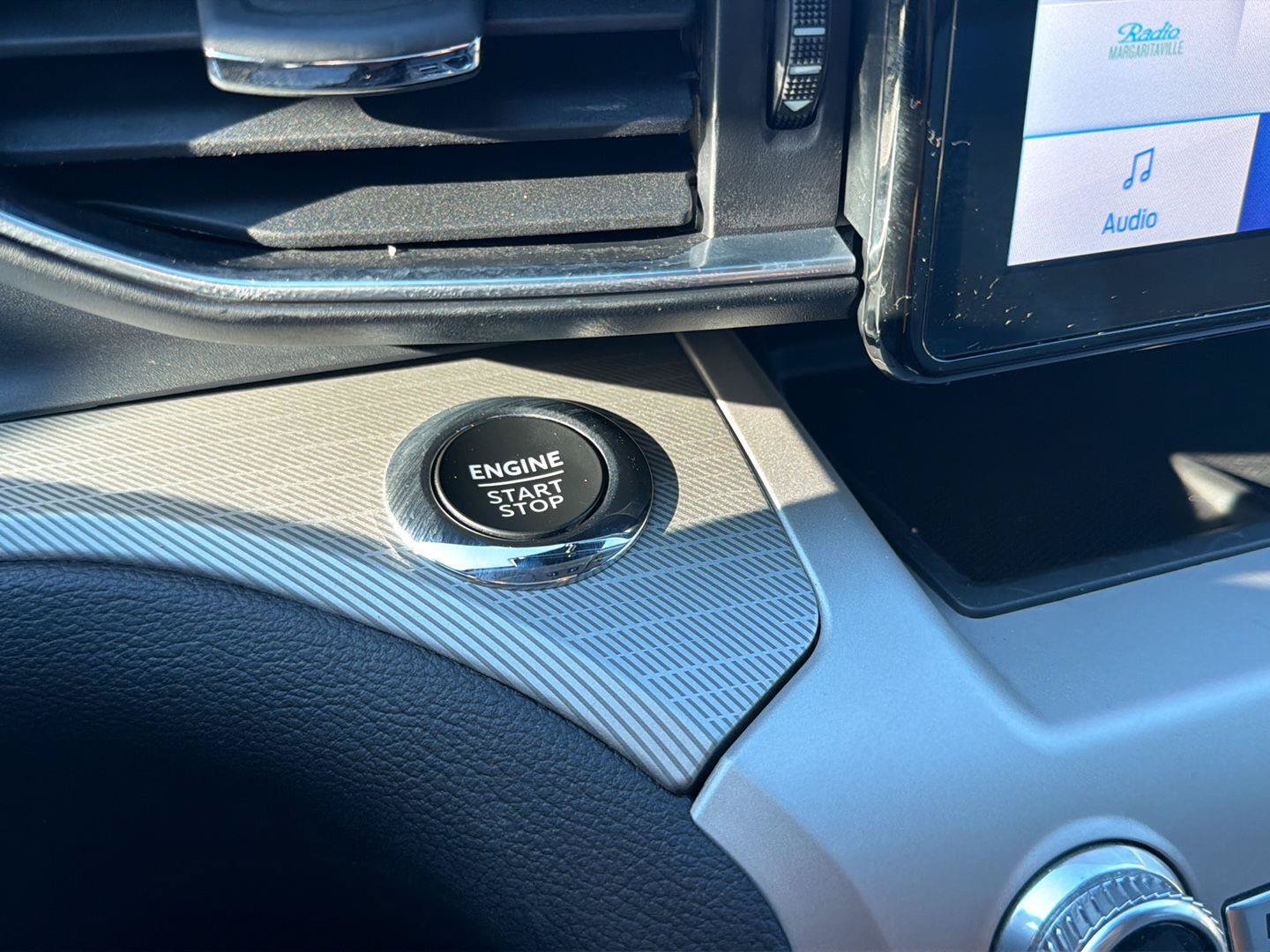 Used 2023 Ford Explorer XLT RWD image 24