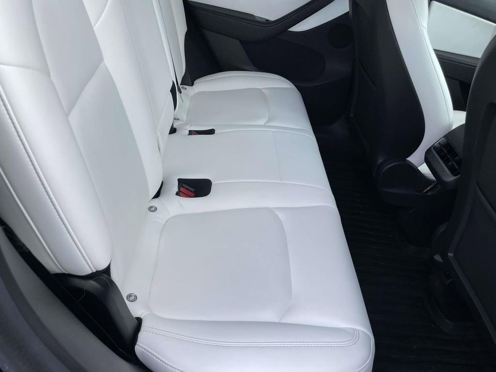 Used 2020 Tesla Model Y Long Range image 15
