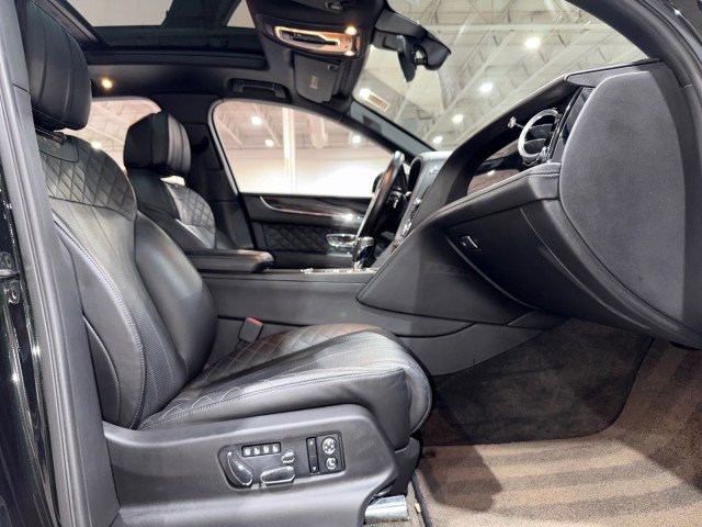 Used 2017 Bentley Bentayga image 64