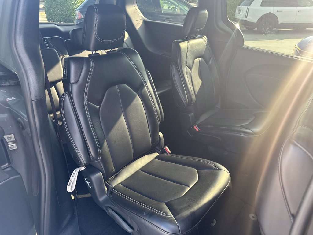 Used 2025 Chrysler Pacifica Select FWD image 30
