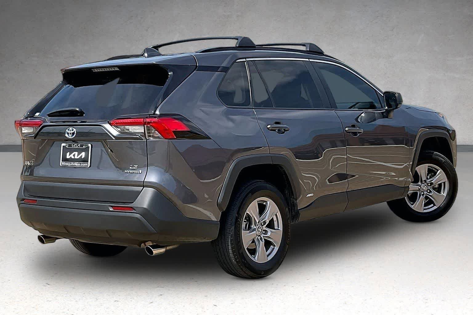 Used 2022 Toyota RAV4 LE AWD/4WD image 21