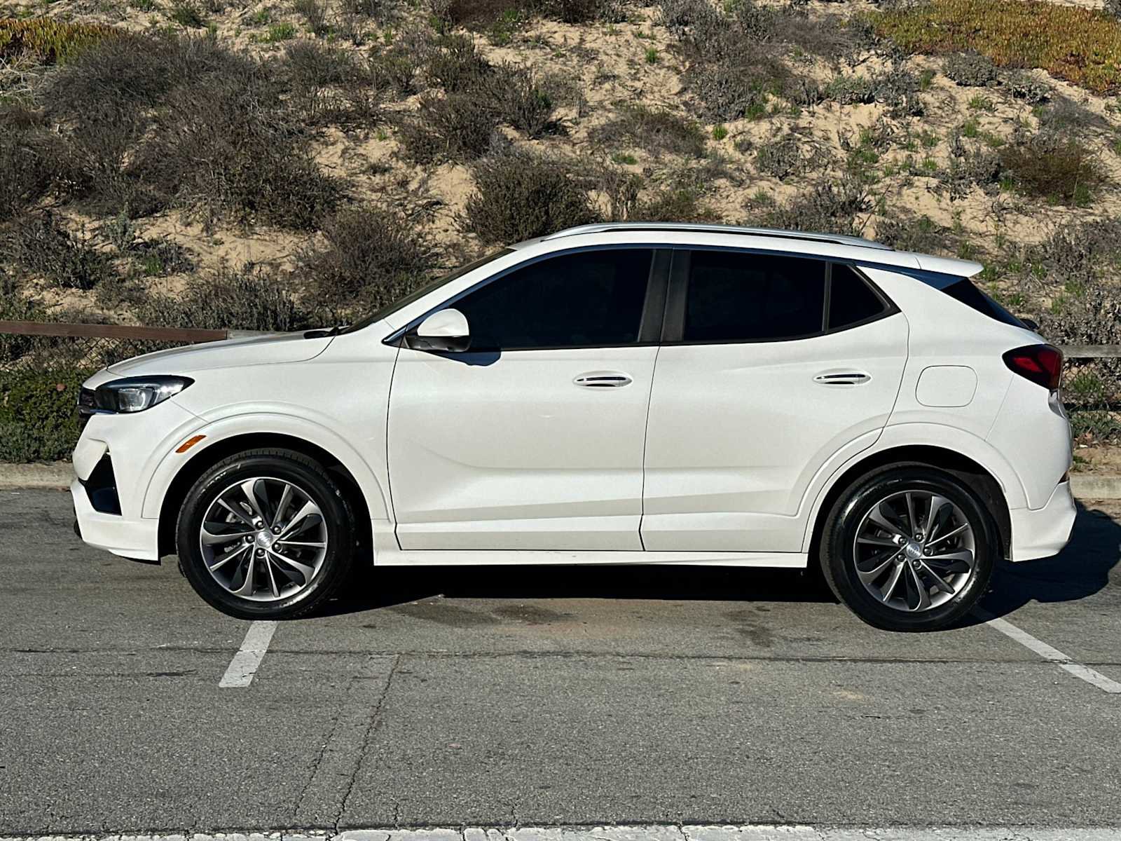 Used 2021 Buick Encore GX Select w/ Advanced Technology Package image 2