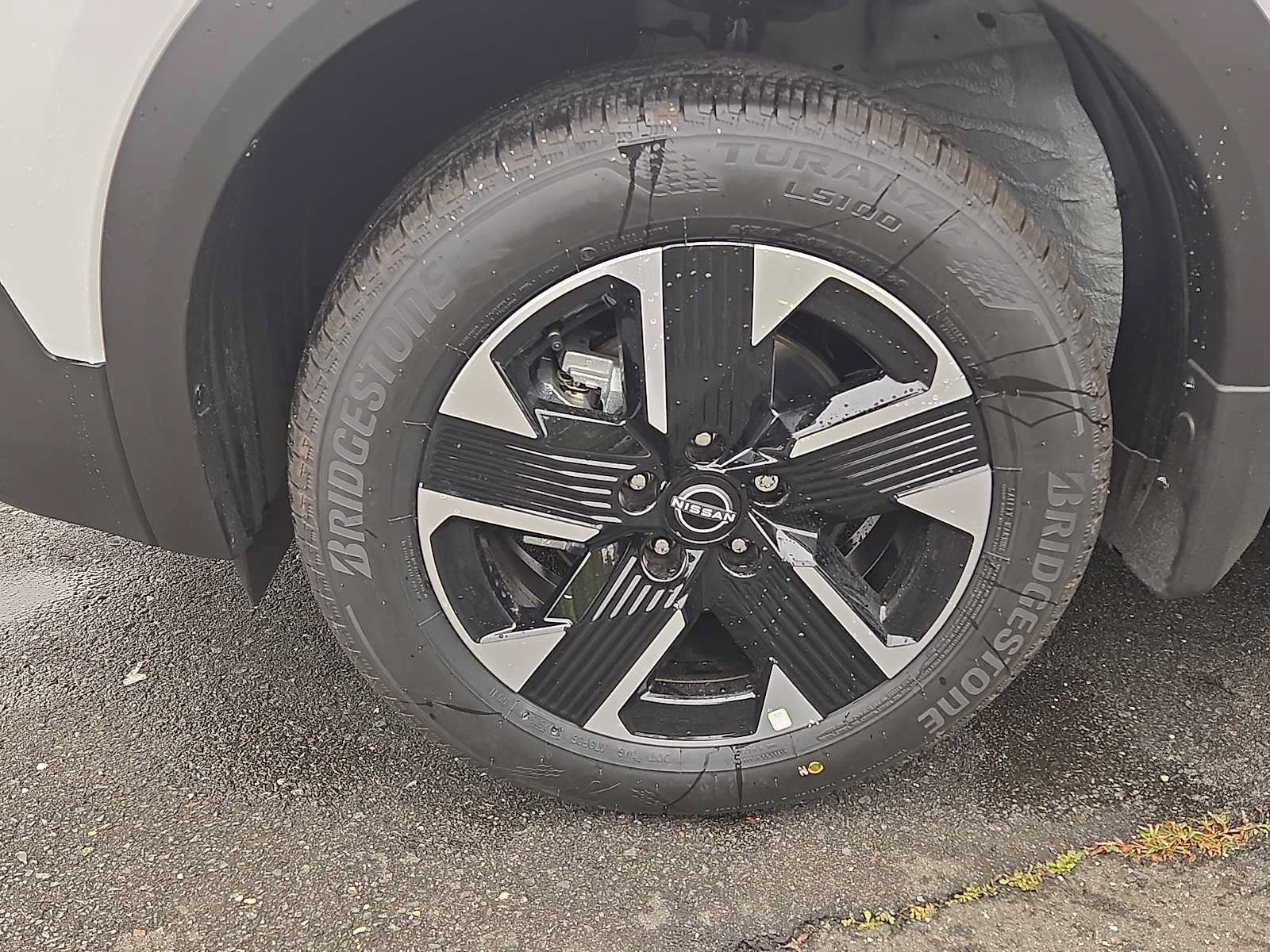 New 2027 Nissan Kicks SV w/ SV Premium Package AWD/4WD image 8