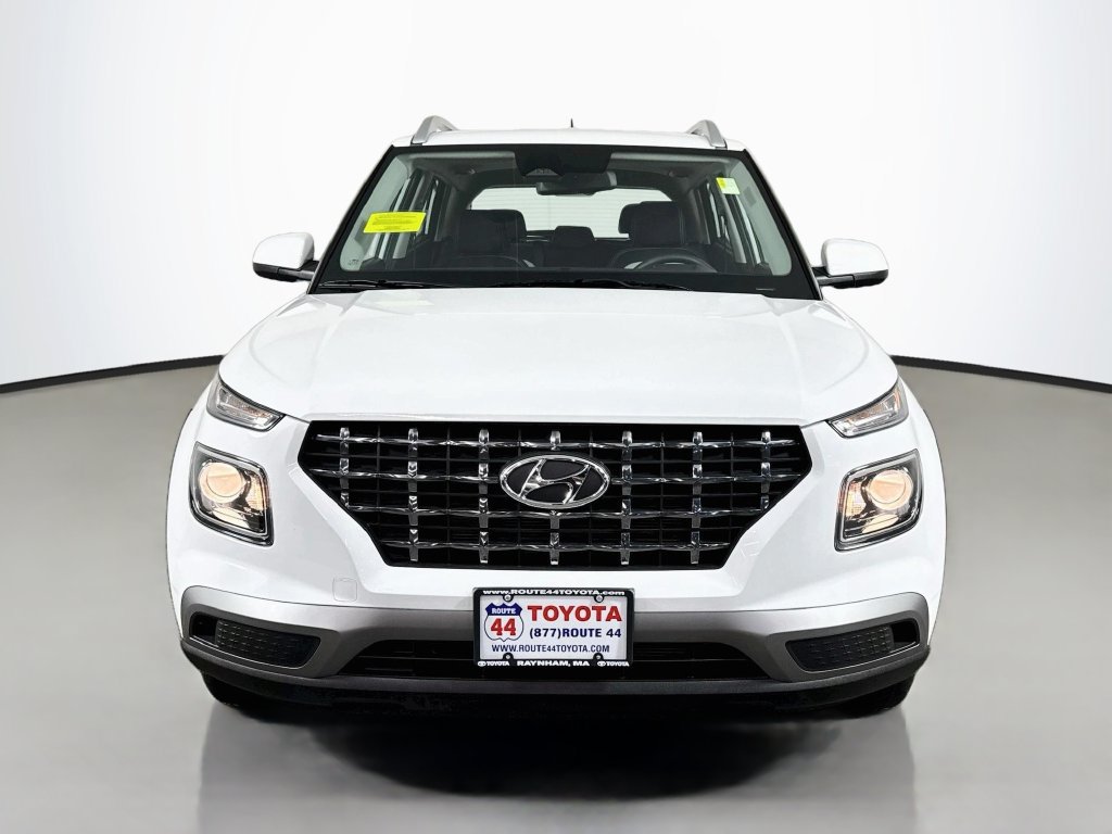 Used 2025 Hyundai Venue SEL FWD image 11