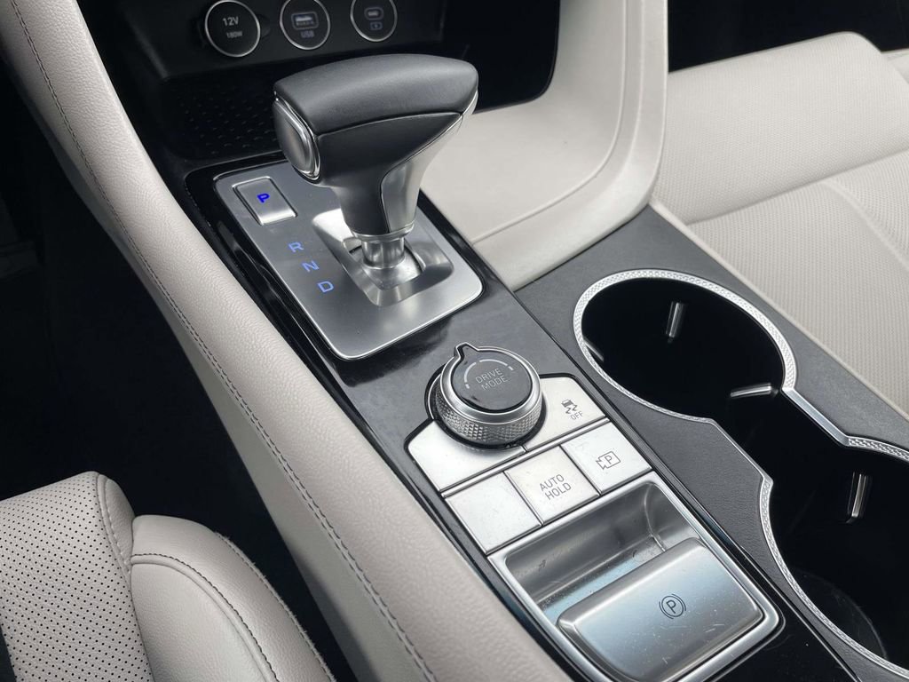 Used 2025 Genesis G70 2.5T image 20