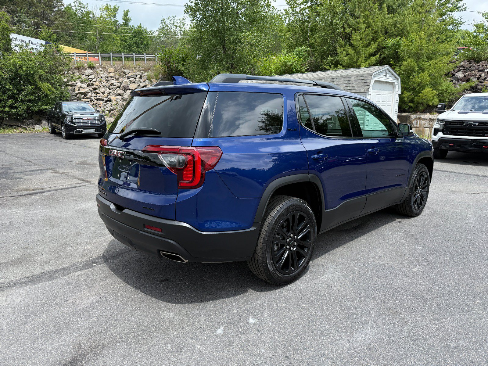 Certified 2023 GMC Acadia SLE w/ Driver Convenience Package AWD/4WD image 5