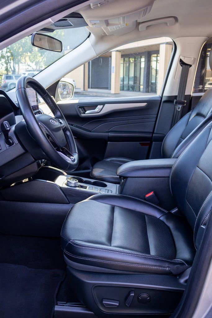 Used 2022 Ford Escape SEL image 15