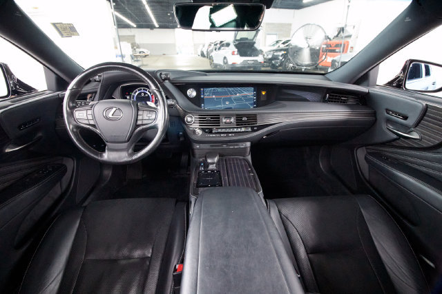 Used 2019 Lexus LS 500 w/ Accessory Package (Z2) RWD image 7