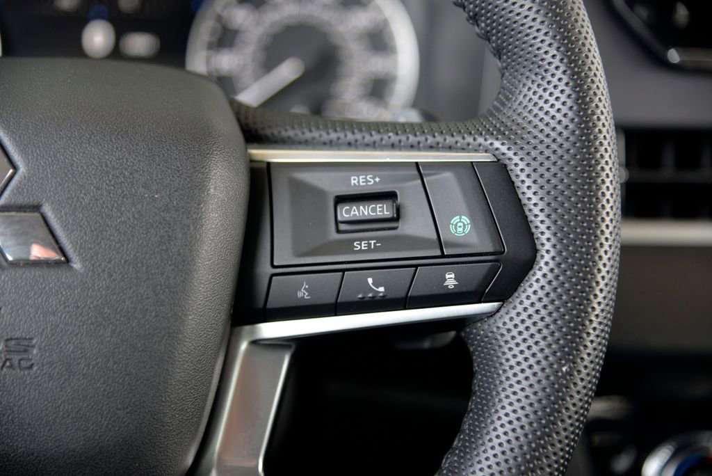 Used 2023 Mitsubishi Outlander SE image 23