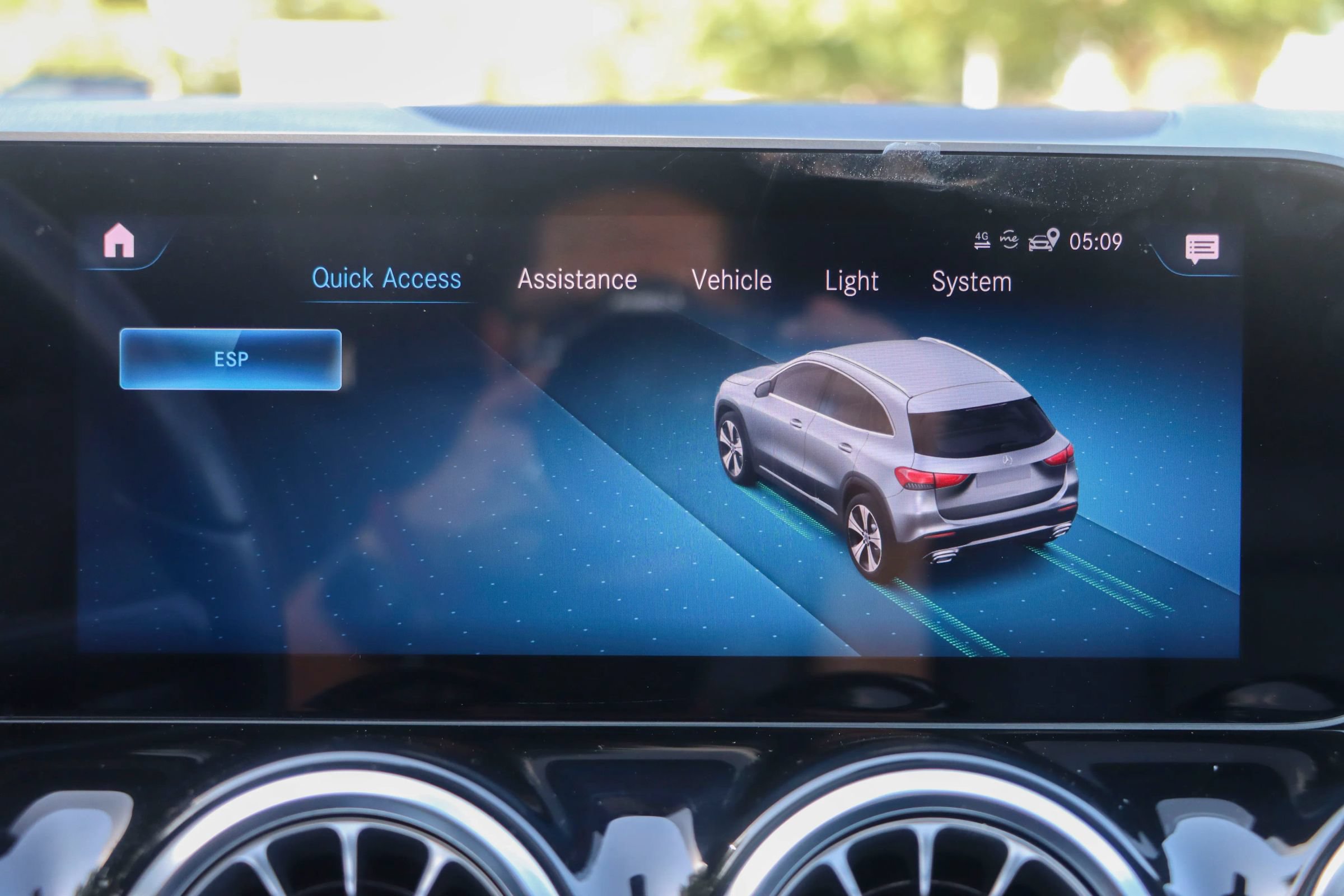 Used 2021 Mercedes-Benz GLA 250 w/ Premium Package image 36