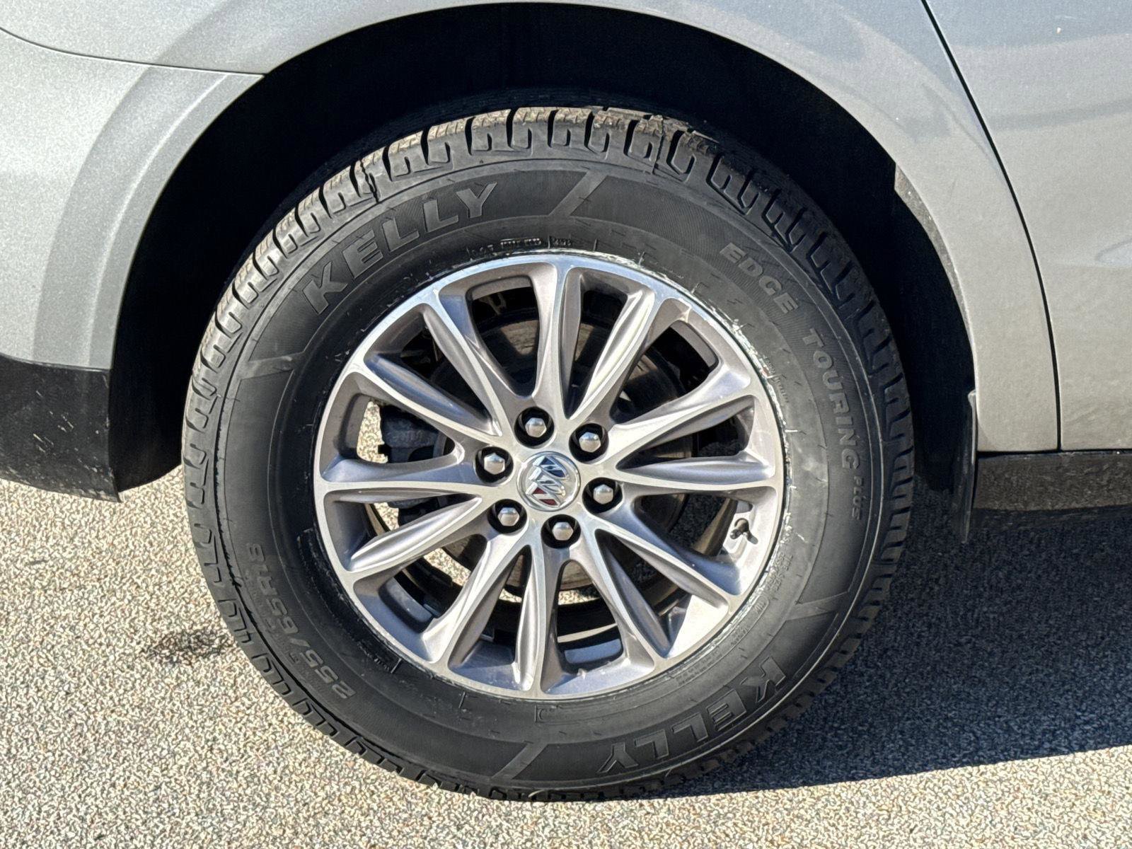 Used 2023 Buick Enclave Essence image 9