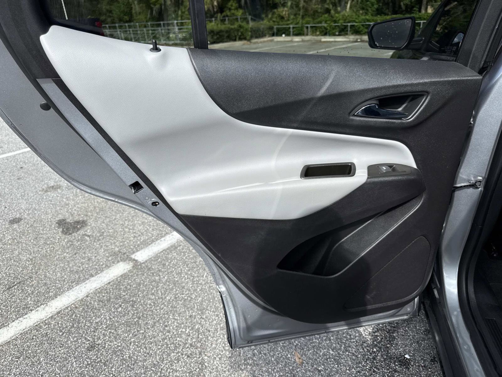 Used 2024 Chevrolet Equinox LS w/ LS Convenience Package image 9