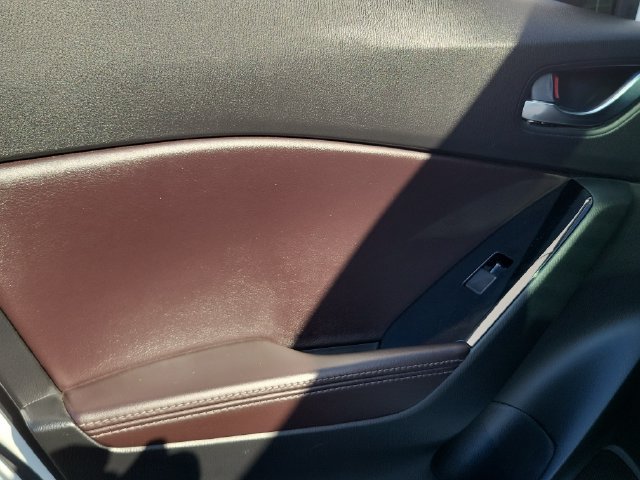 Used 2017 MAZDA MAZDA3 Grand Touring FWD image 10