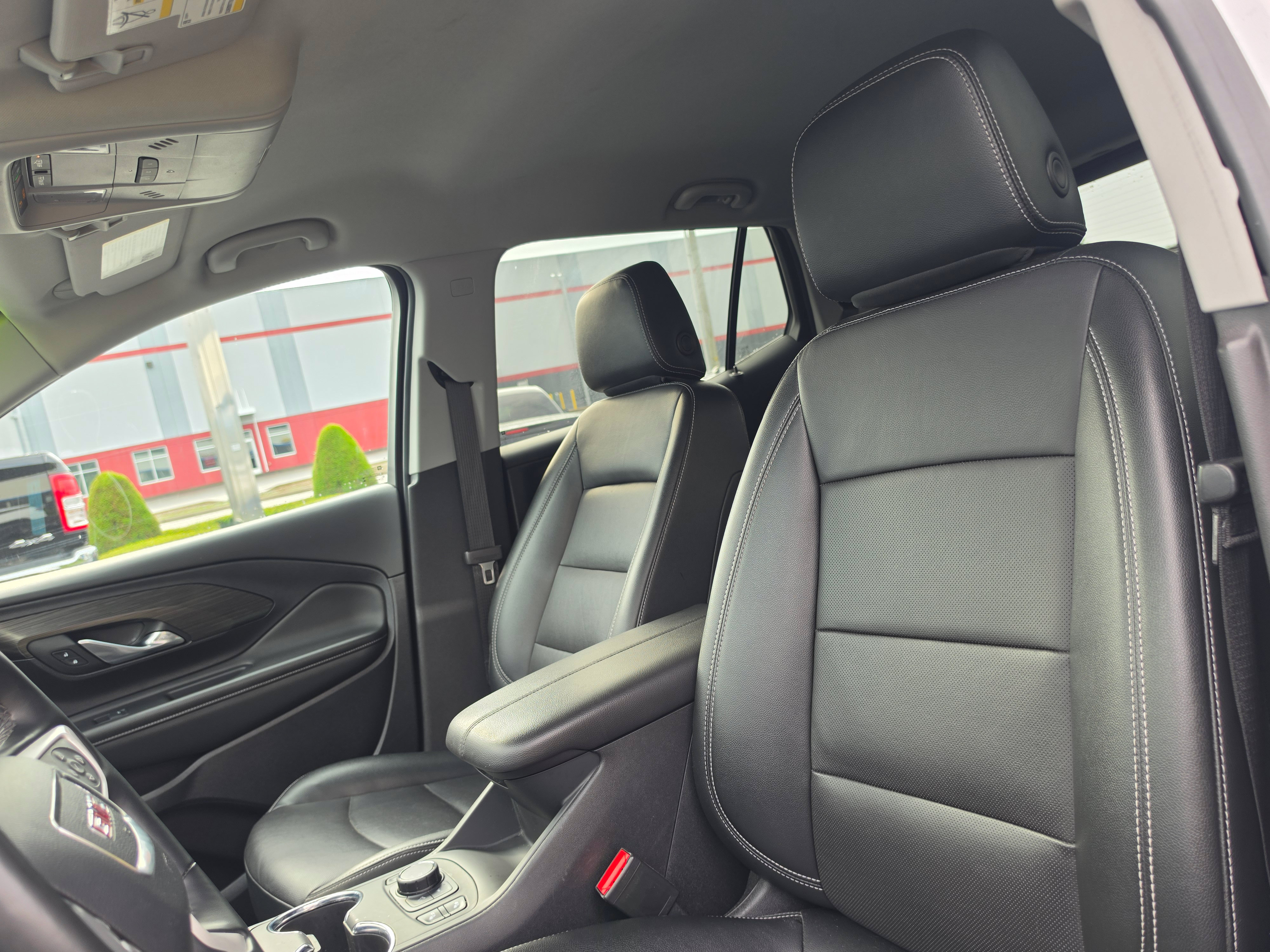 Used 2024 GMC Terrain SLT AWD/4WD image 12
