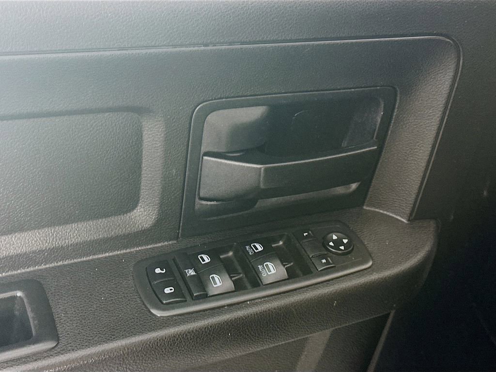 Used 2018 RAM 2500 Tradesman w/ Chrome Appearance Group image 23