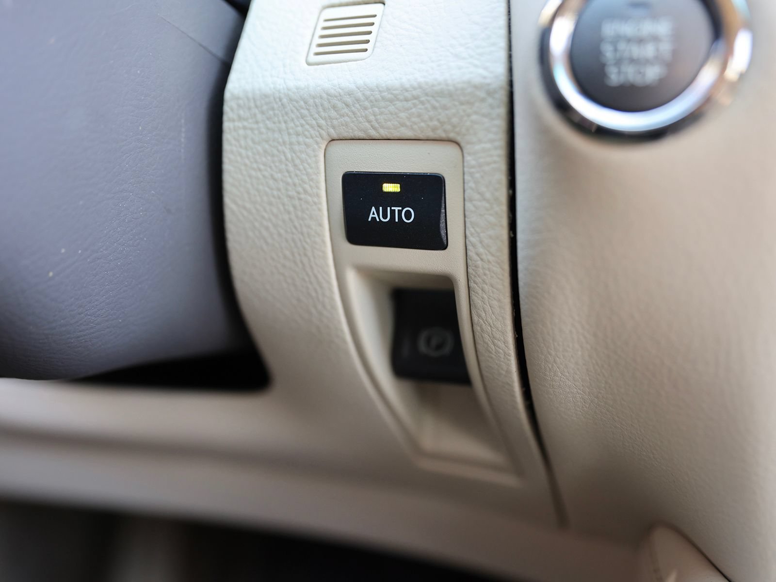 Used 2013 Lexus LS 460 AWD w/ Comfort Pkg image 35