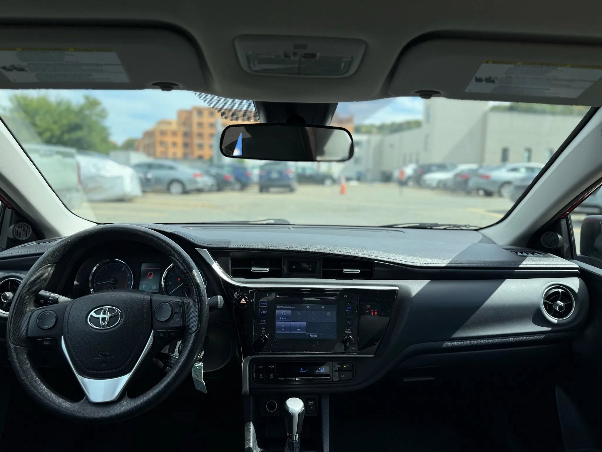 Used 2018 Toyota Corolla LE image 17