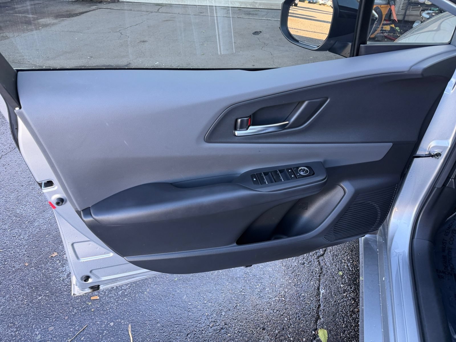 Used 2023 Toyota Prius XLE FWD image 19