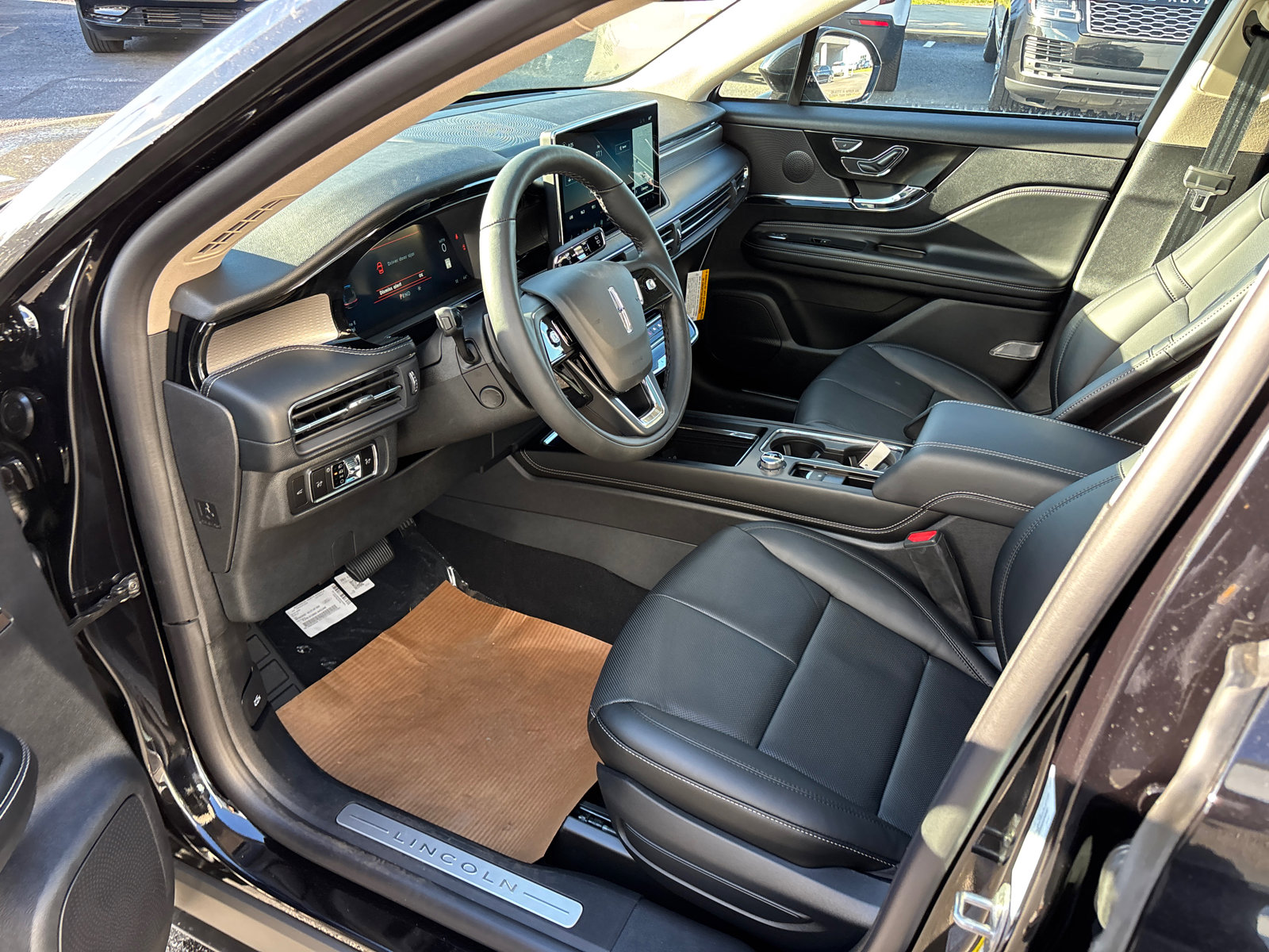 New 2026 Lincoln Corsair Reserve w/ Rear Removable Package Tray image 25