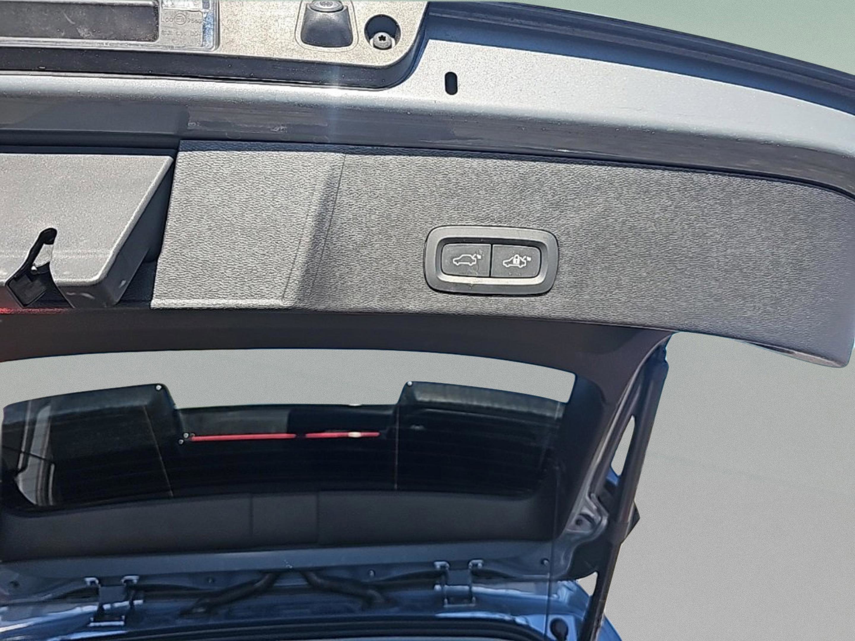 Used 2023 Volvo XC40 B5 Plus w/ Protection Package Premier image 18