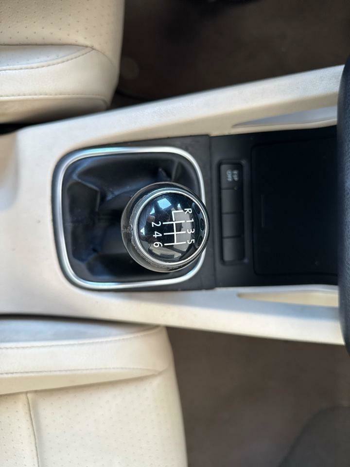Used 2008 Volkswagen Eos FWD image 9
